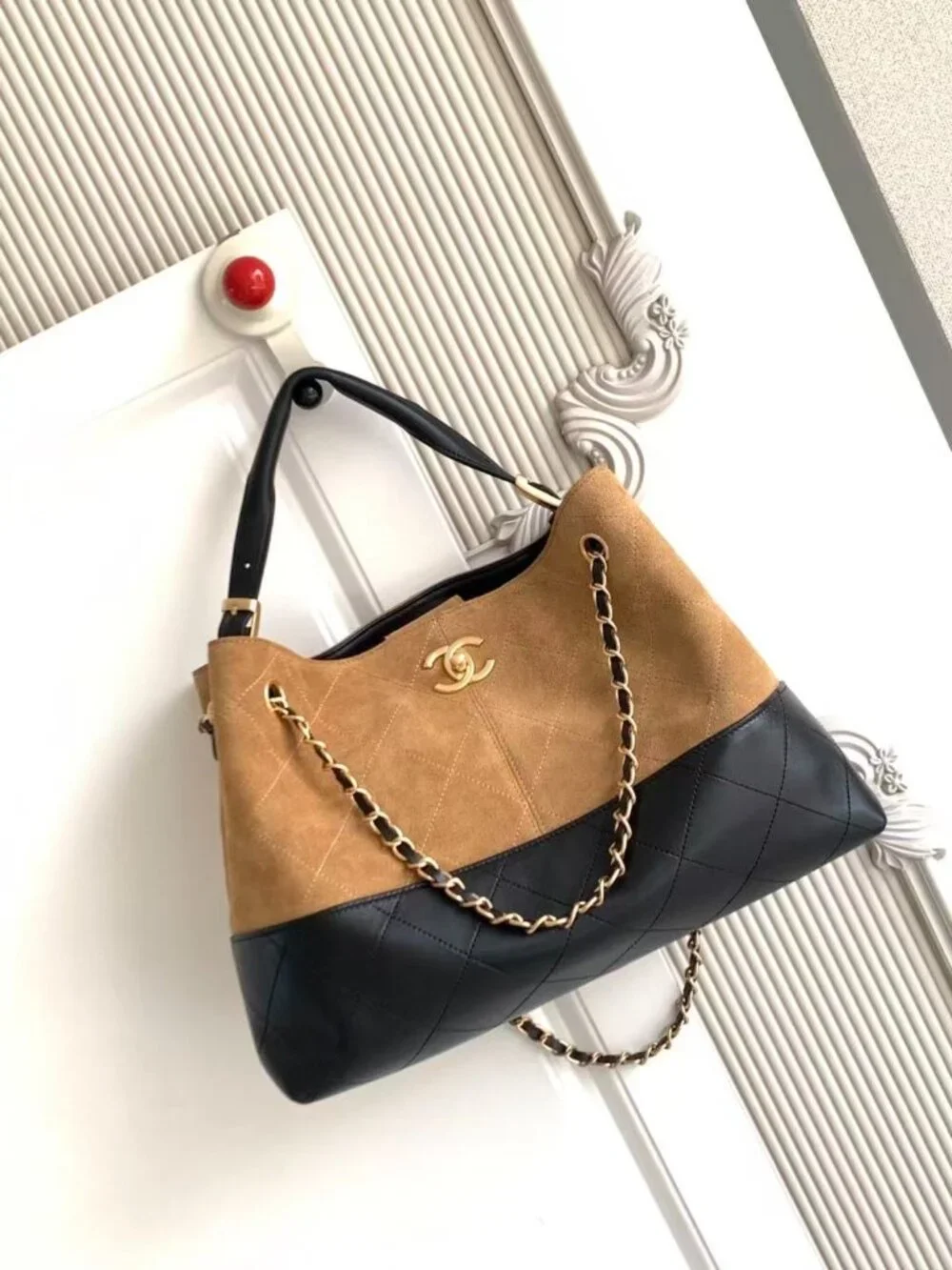 Classic Chanel Bag: A Stylish and Versatile Choice for Elegance
